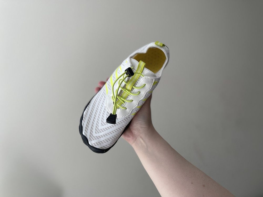 Foot-shaped last and flexible outsole